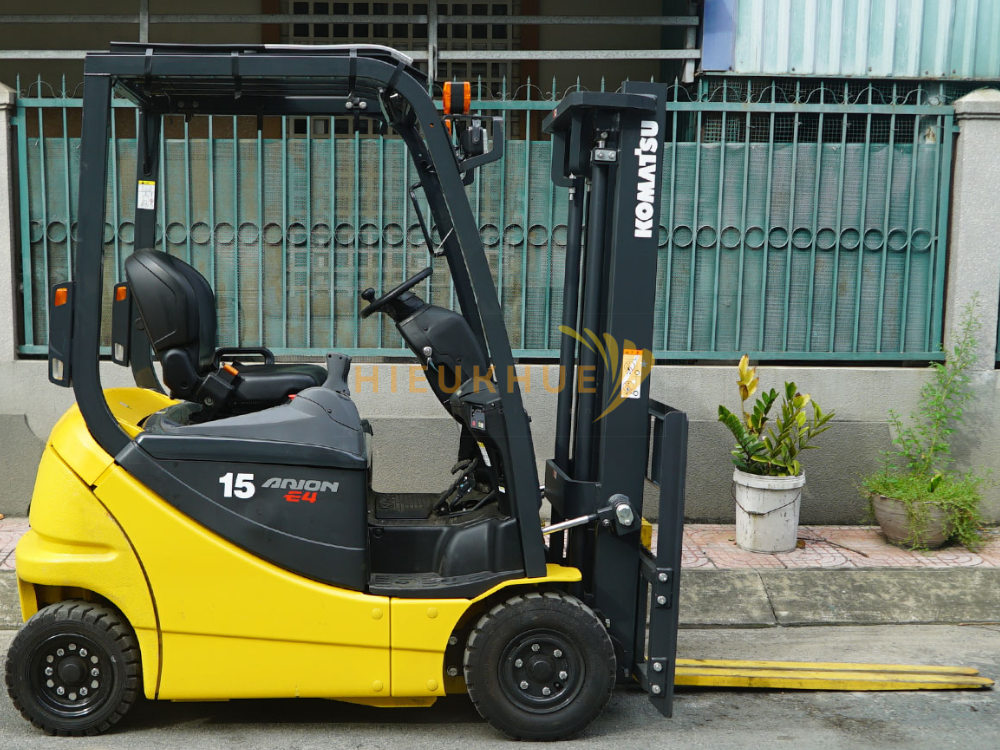 Xe nâng điện ngồi lái KOMATSU FB15-12