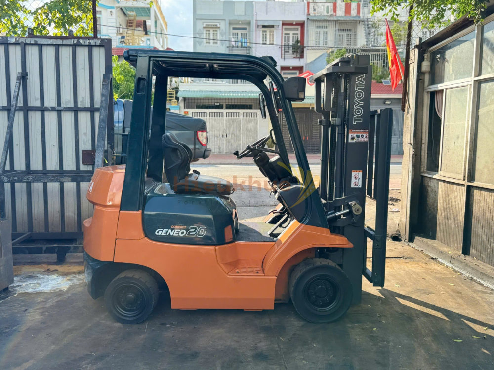 Xe nâng dầu TOYOTA 42-7FGK20 năm 1999, nâng cao 3m