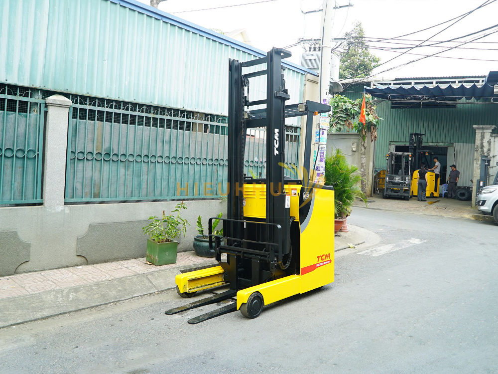 Xe nâng điện đứng lái TCM FBR15-8