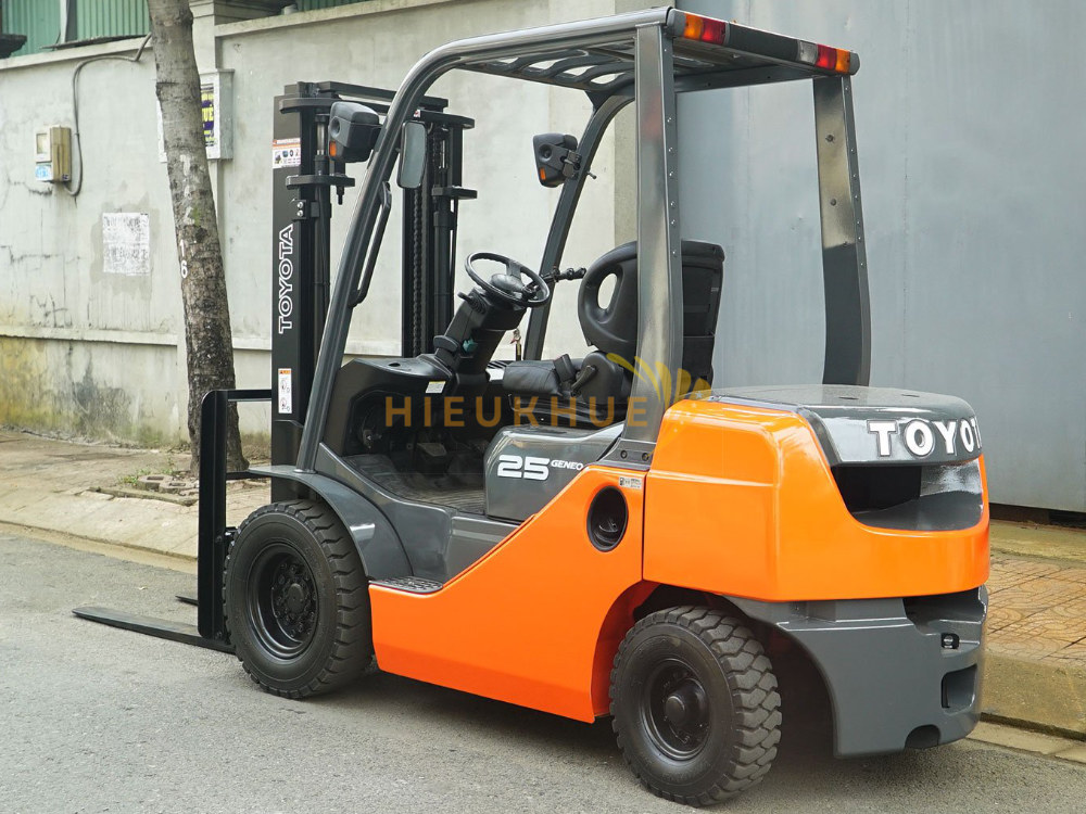 Xe nâng dầu TOYOTA 02-8FD25