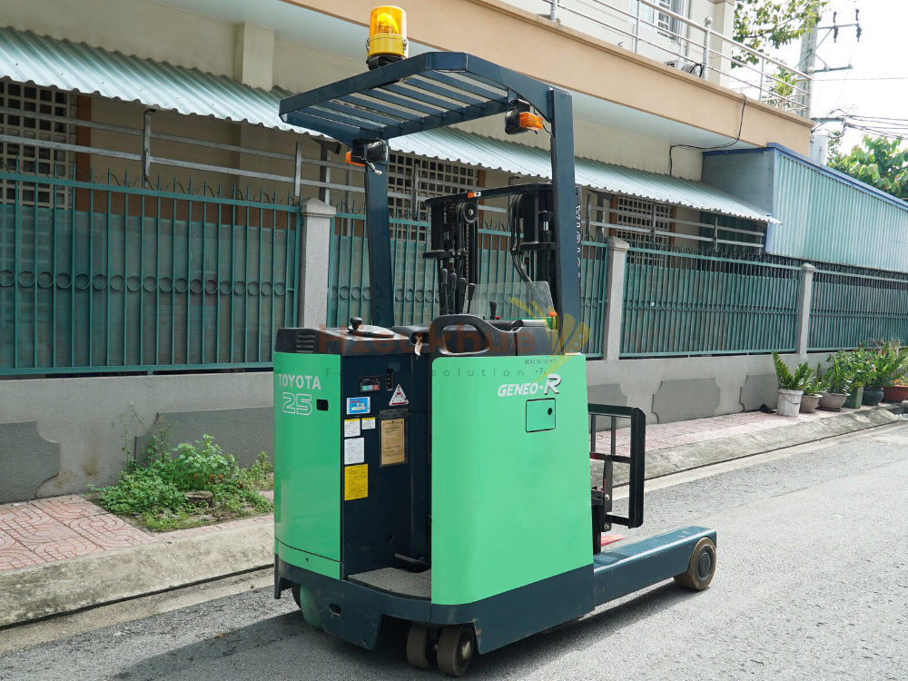 Xe nâng điện đứng lái TOYOTA 7FBR25 năm 2010, nâng cao 3m