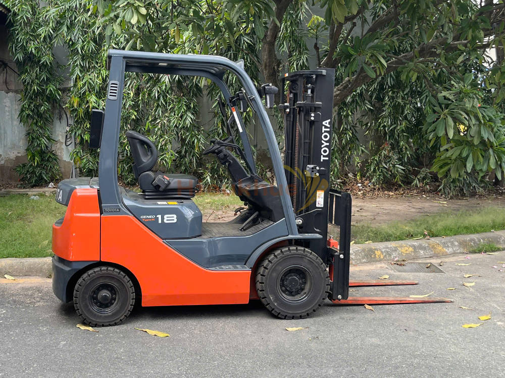 Xe nâng dầu TOYOTA 42-8FDL18