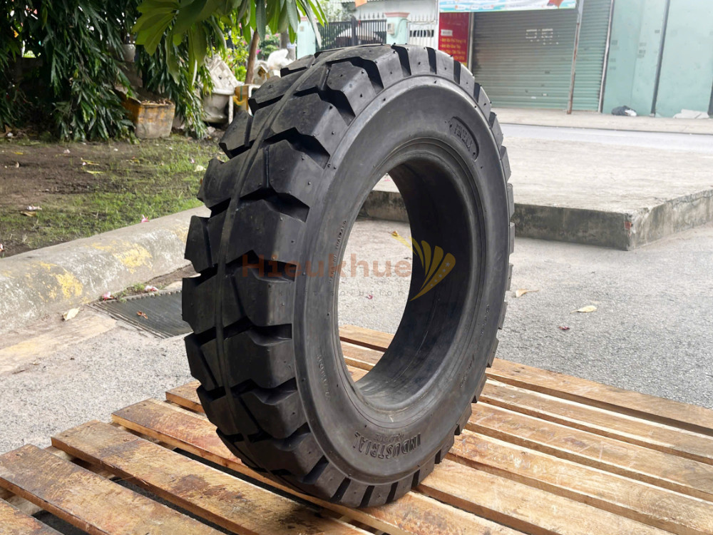 Lốp đặc xe nâng hiệu PHOENIX size 600-15 thương hiệu Thái Lan