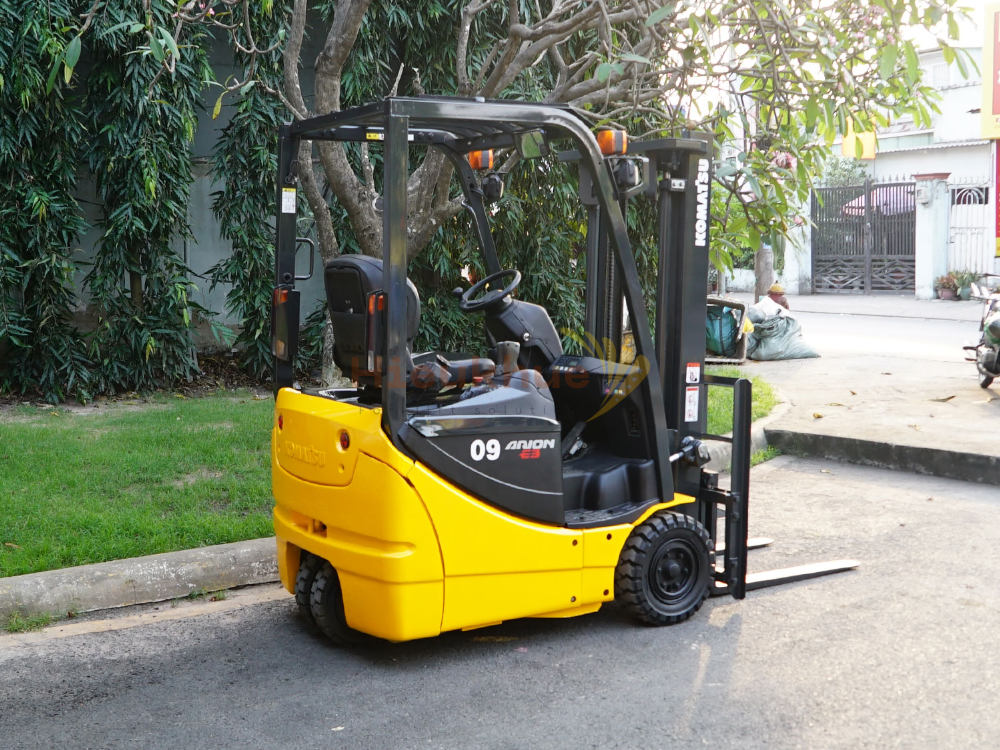 Xe nâng điện ngồi lái KOMATSU FB09M-12 năm 2017, nâng cao 3m