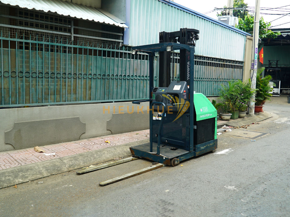 Xe nâng order picker TOYOTA 7FBP15