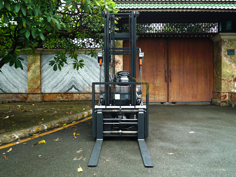 Xe nâng điện ngồi lái UNICARRIERS FB30-8 dịch càng tiện lợi