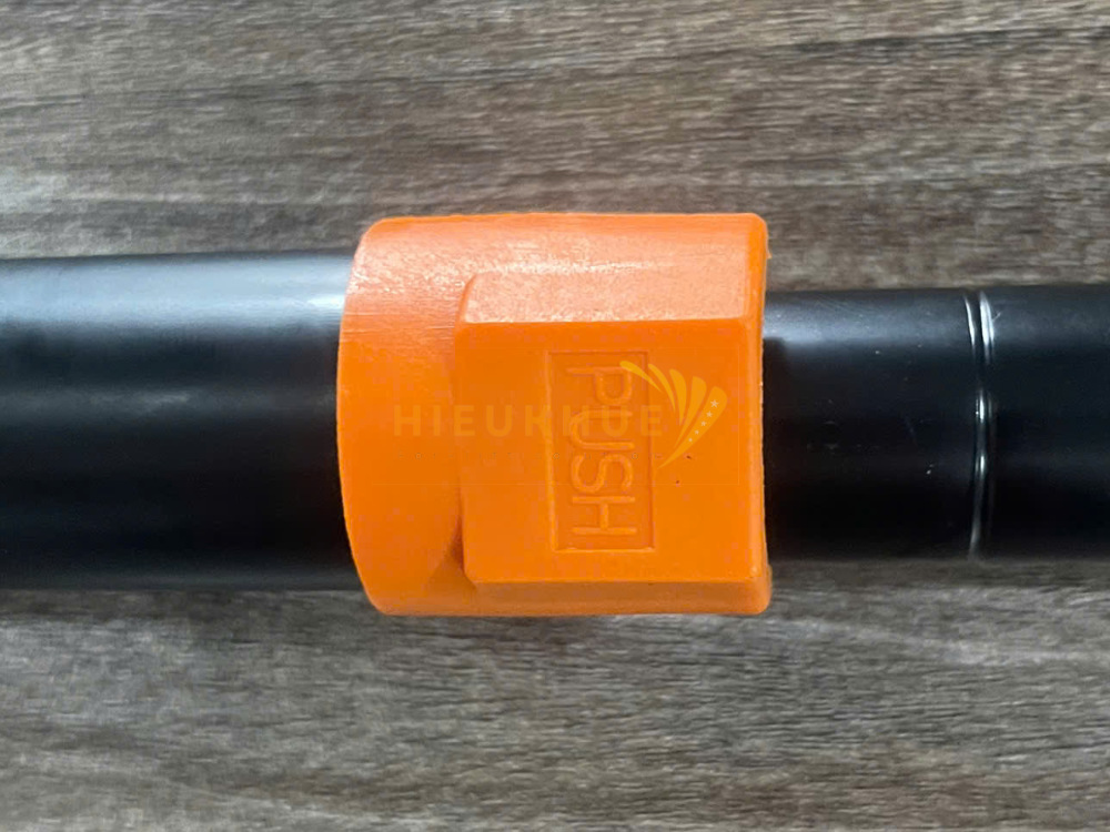 Ty giữ nắp capô xe nâng