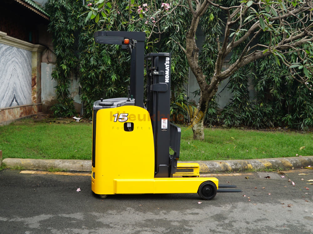Xe nâng điện đứng lái KOMATSU FB15RW-15 nhỏ gọn dễ lái