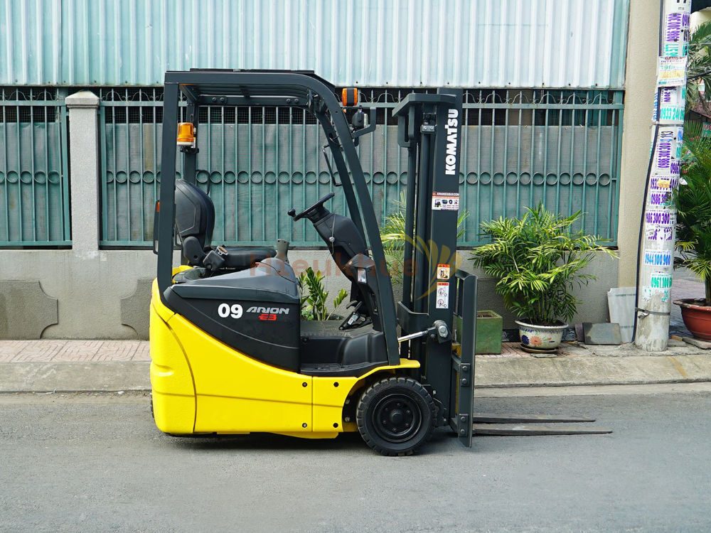 Xe nâng điện ngồi lái KOMATSU FB09M-12