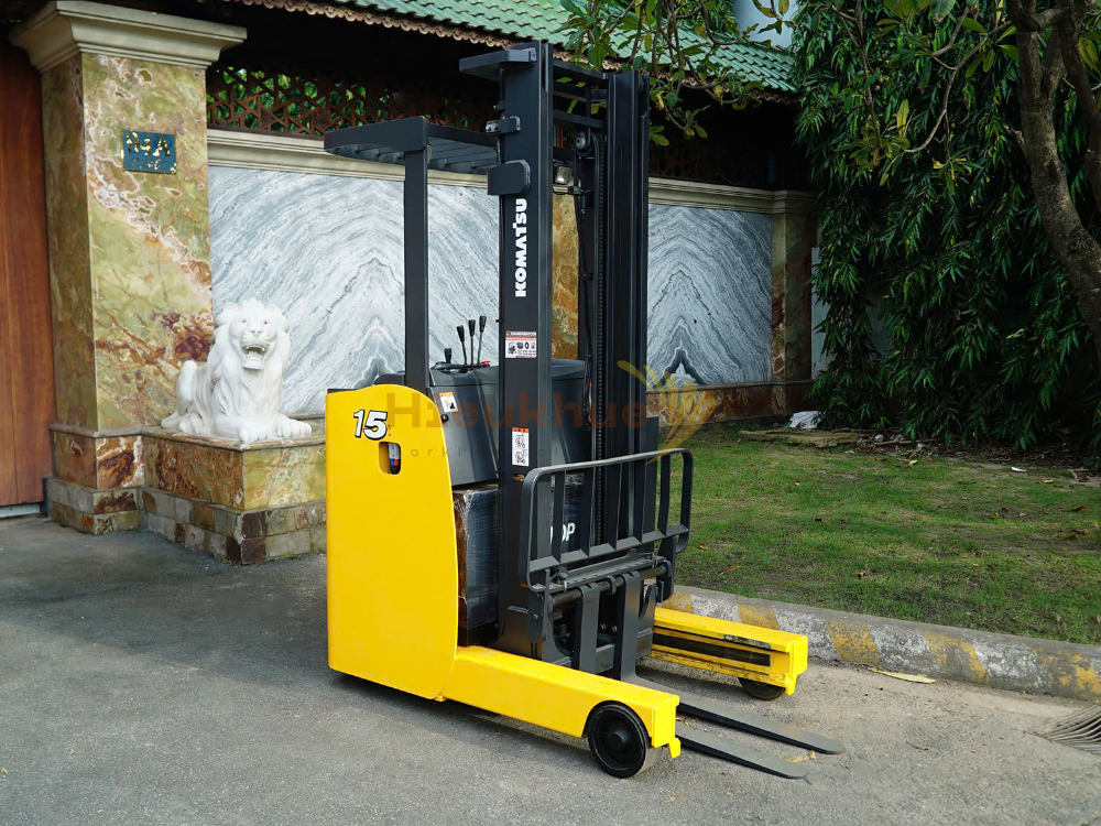 Xe nâng điện đứng lái KOMATSU FB15RL-15 khung 4m chắc khỏe