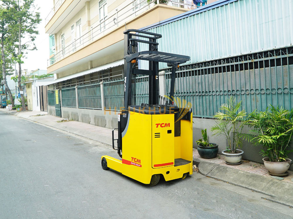 Xe nâng điện đứng lái TCM FBR15-8