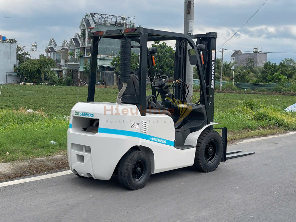 Xe nâng dầu UNICARRIERS FD25T4 lốp hơi đàn hồi tốt