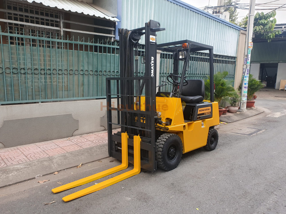 Xe nâng dầu KOMATSU FD15-1, nâng cao 3m