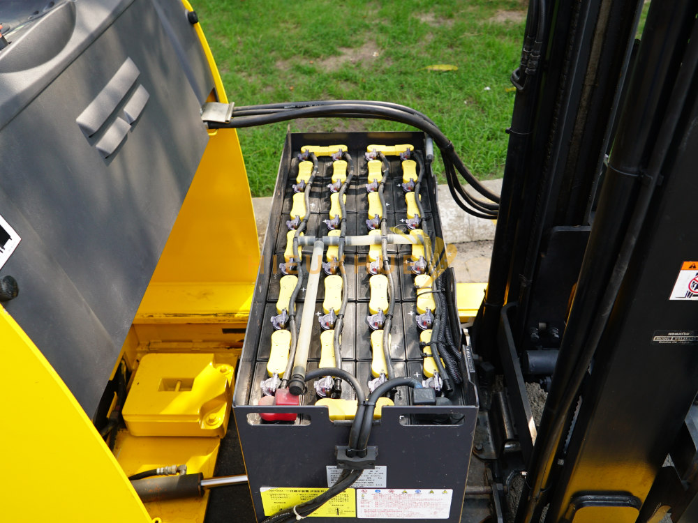 Xe nâng điện đứng lái KOMATSU FB18RL-15