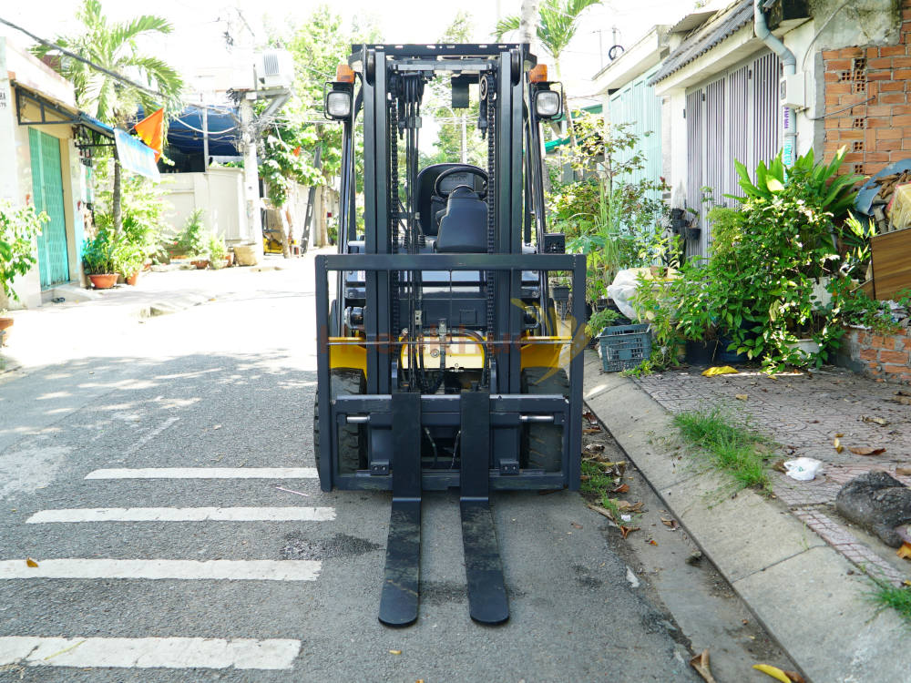 Xe nâng điện ngồi lái KOMATSU FE25-1 sẵn chức năng dịch giá