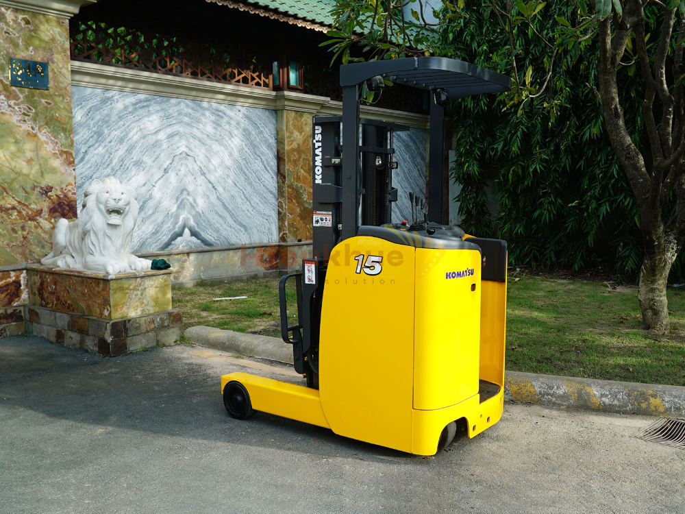 Xe nâng điện đứng lái KOMATSU FB15RS-15 năm 2014, nâng cao 3m