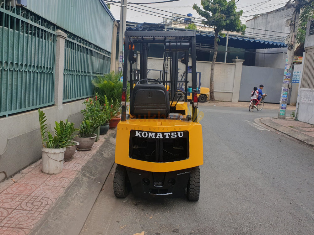 Xe nâng dầu KOMATSU FD15-1, nâng cao 3m