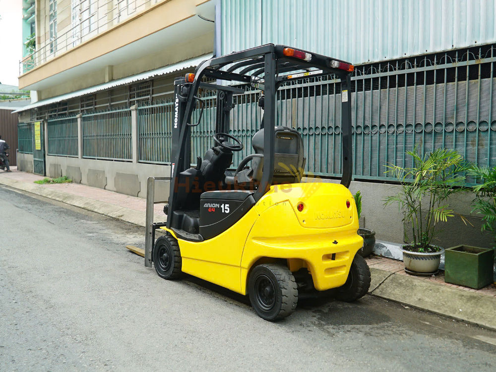 Xe nâng điện ngồi lái KOMATSU FB15-12 năm 2009, nâng cao 3m