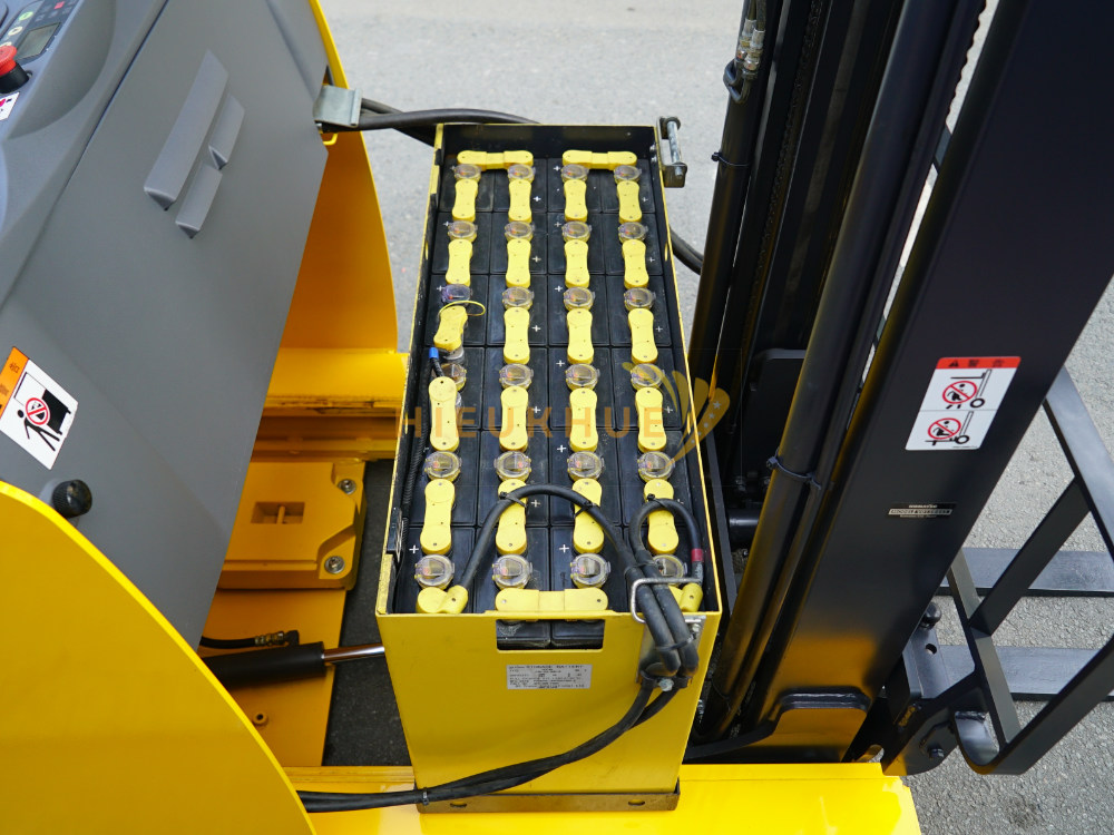Xe nâng điện đứng lái KOMATSU FB15RL-15