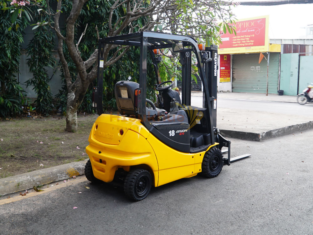 Xe nâng điện ngồi lái KOMATSU FB18-12 mâm xoay độc đáo