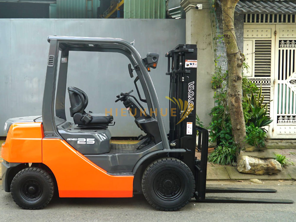 Xe nâng dầu TOYOTA 02-8FD25