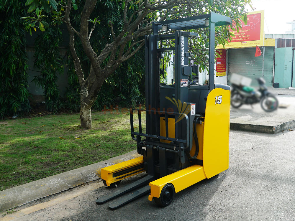 Xe nâng điện đứng lái KOMATSU FB15RS-15 năm 2014, nâng cao 3m