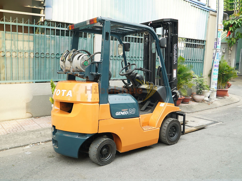 Xe nâng xăng TOYOTA 42-7FGK20 năm 1999, nâng cao 5m