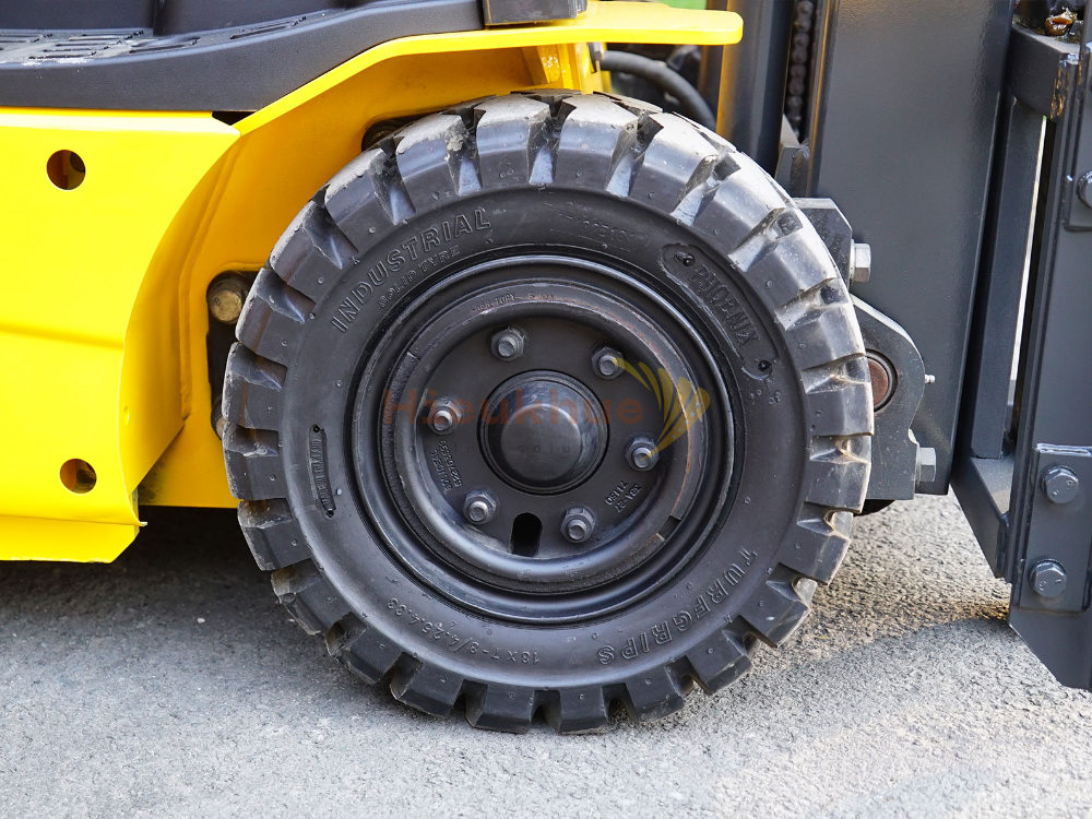 Xe nâng điện ngồi lái KOMATSU FB09M-12 năm 2017, nâng cao 3m