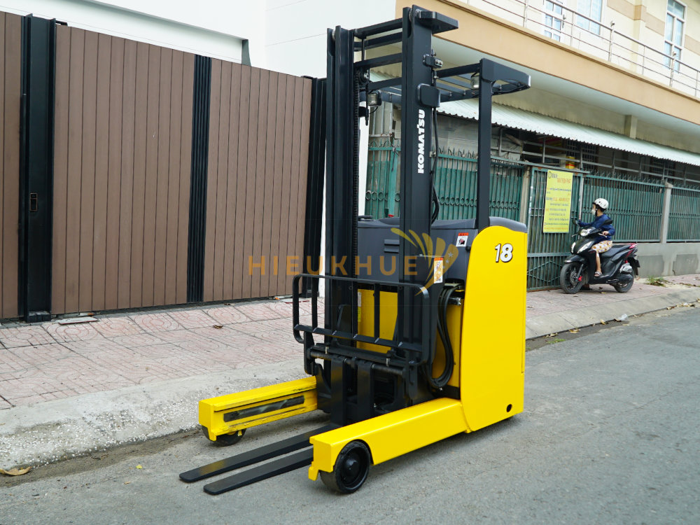 Xe nâng điện đứng lái KOMATSU FB18RL-15
