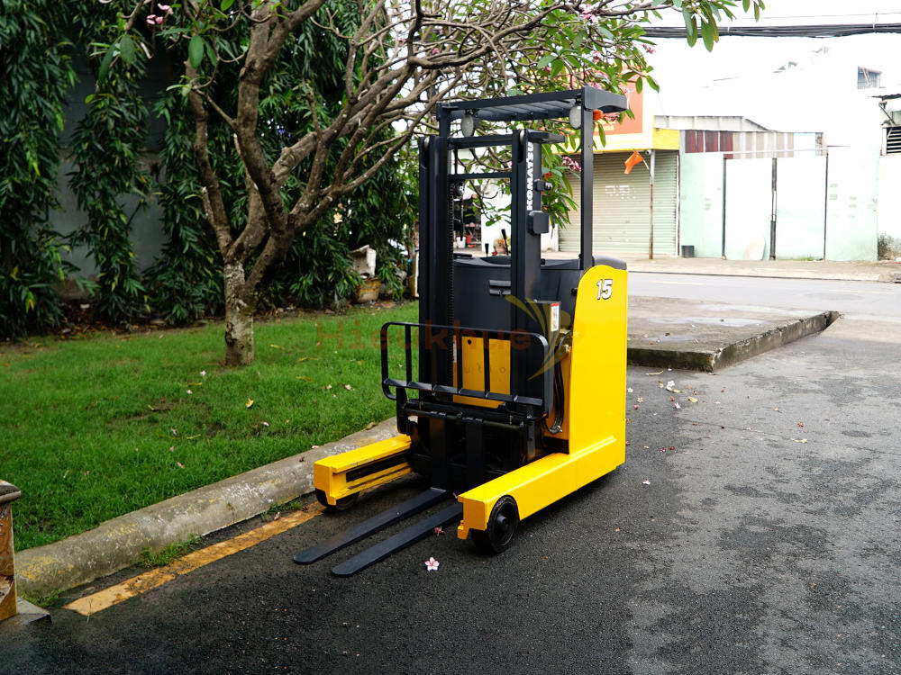 Xe nâng điện đứng lái KOMATSU FB15RW-15 nhỏ gọn dễ lái