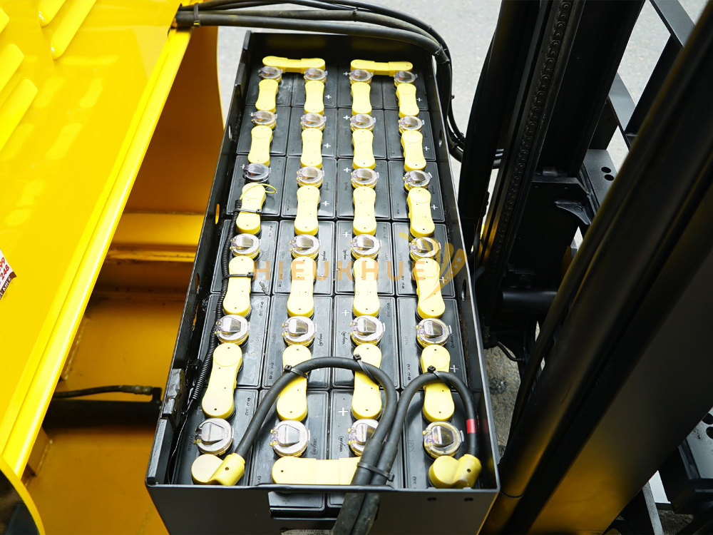 Xe nâng điện đứng lái TCM FBR15-8