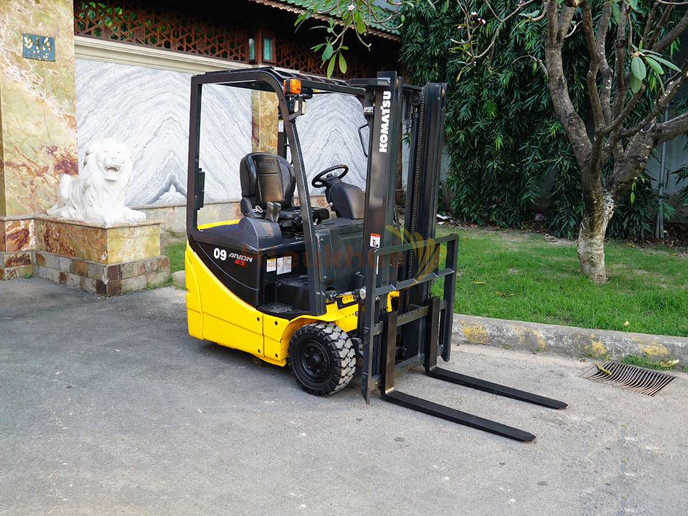 Xe nâng điện ngồi lái KOMATSU FB09M-12 năm 2017, nâng cao 3m