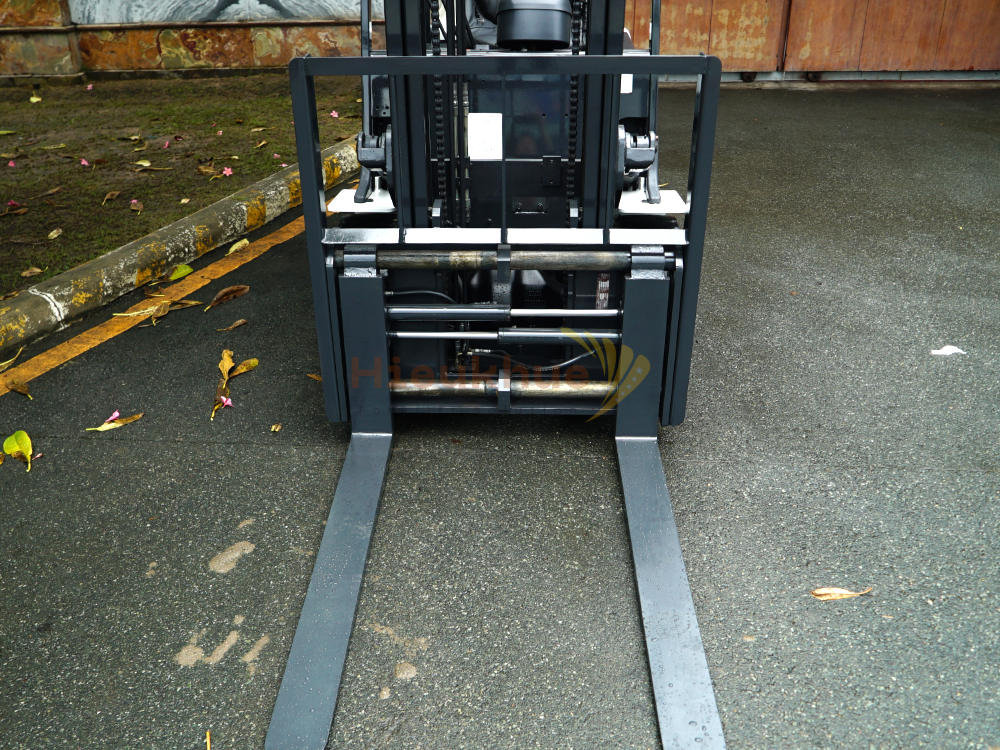 Xe nâng điện ngồi lái UNICARRIERS FB30-8 dịch càng tiện lợi