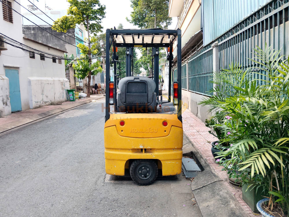 Xe nâng điện ngồi lái KOMATSU FB10M-12 sơn zin đẹp keng