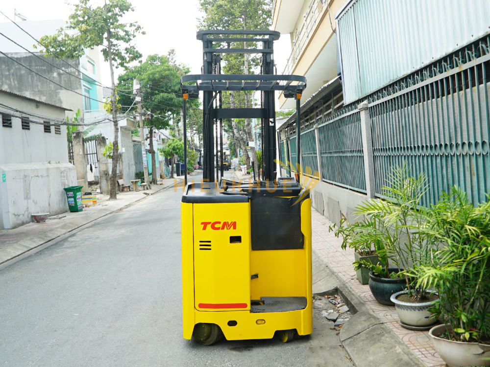 Xe nâng điện đứng lái TCM FBR15-8