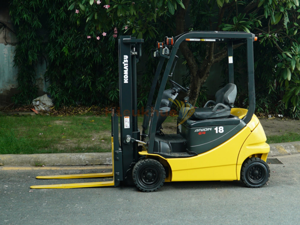 Xe nâng điện ngồi lái KOMATSU FB18-12 năm 2009, nâng cao 3m