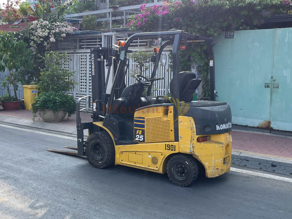 Xe nâng điện ngồi lái KOMATSU FE25-1 năm 2018, nâng cao 3m