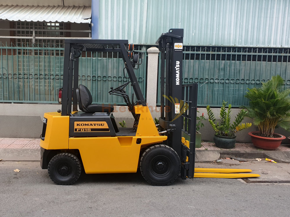 Xe nâng dầu KOMATSU FD15-1, nâng cao 3m