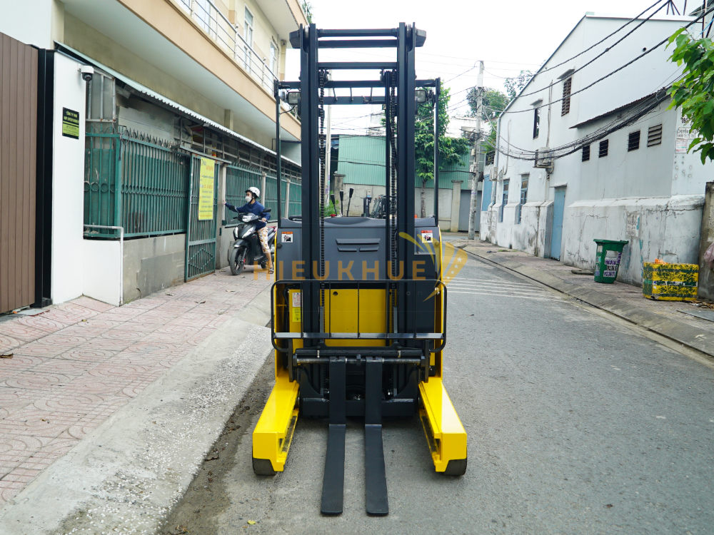 Xe nâng điện đứng lái KOMATSU FB18RL-15