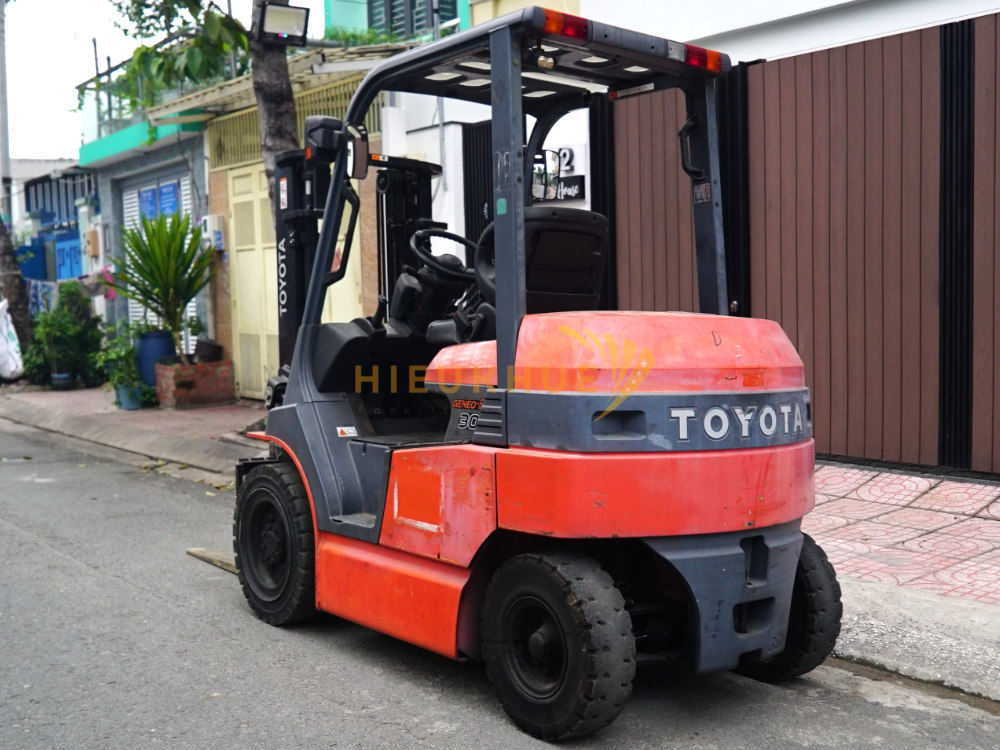 Xe nâng điện ngồi lái TOYOTA 7FB30