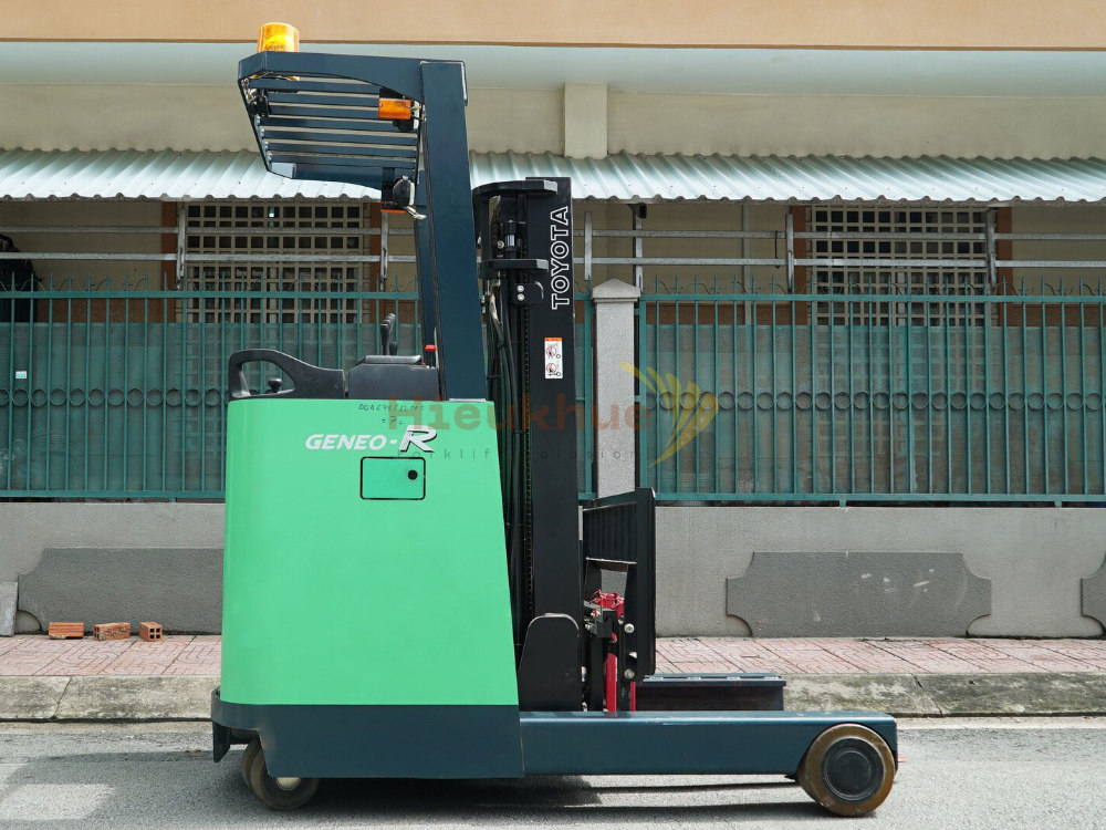 Xe nâng điện đứng lái TOYOTA 7FBR25 năm 2010, nâng cao 3m