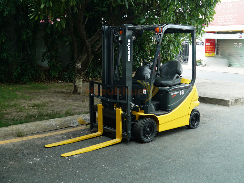 Xe nâng điện ngồi lái KOMATSU FB18-12 năm 2009, nâng cao 3m