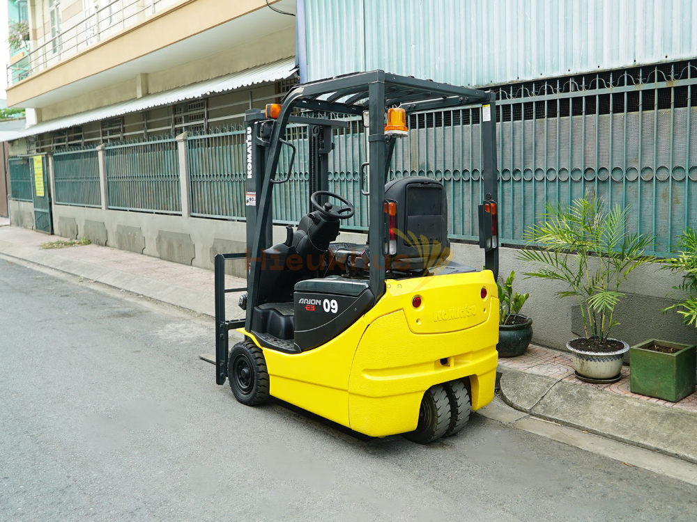 Xe nâng điện ngồi lái KOMATSU FB09M-12