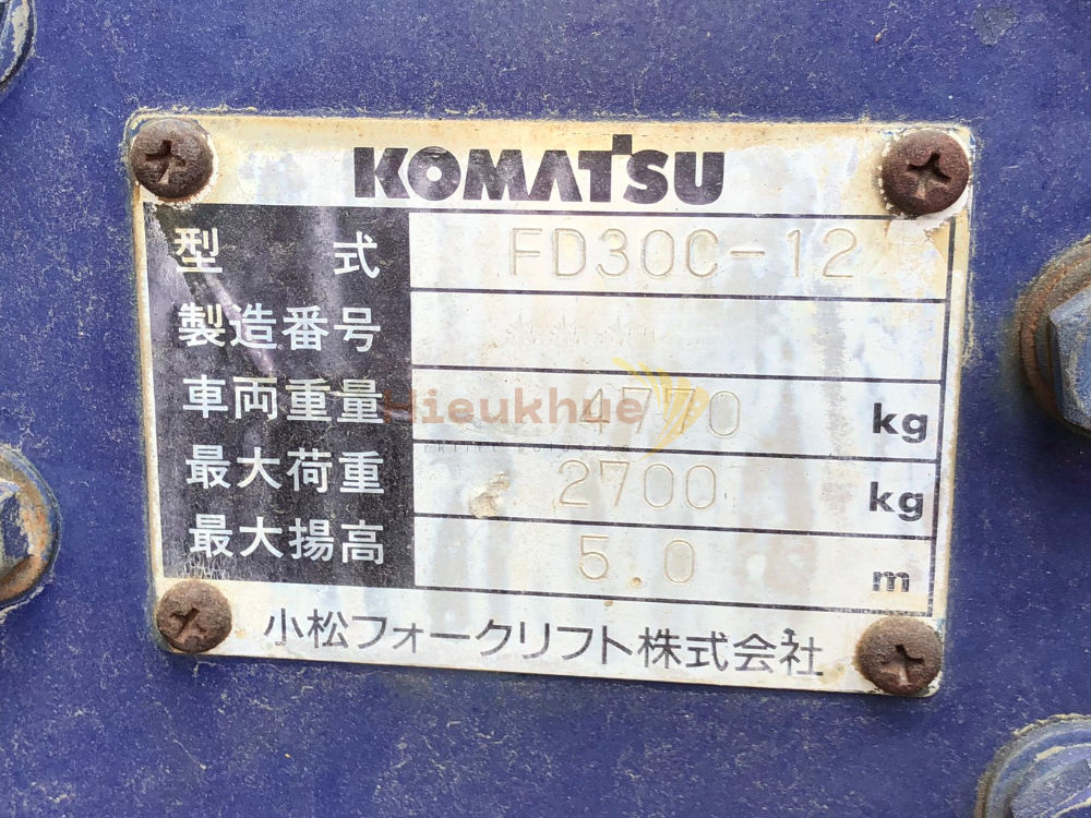 Xe nâng dầu KOMATSU FD30C-12 khung 5m chui vào cont