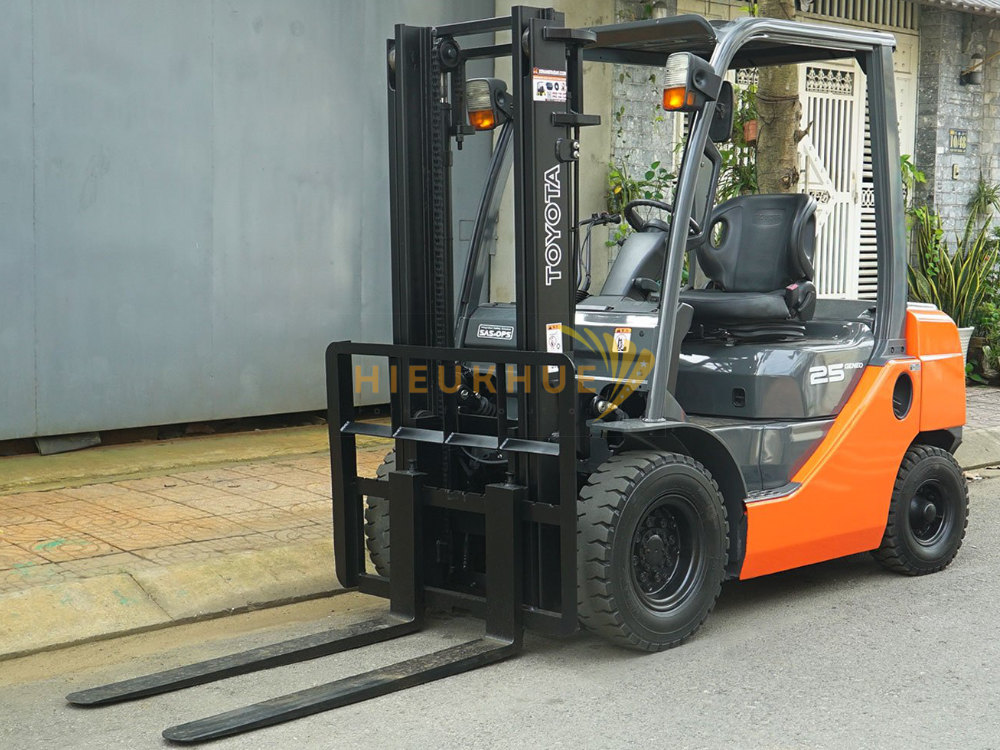 Xe nâng dầu TOYOTA 02-8FD25