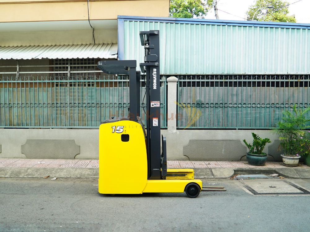 Xe nâng điện đứng lái KOMATSU FB15RL-15 năm 2014, nâng cao 4.5m