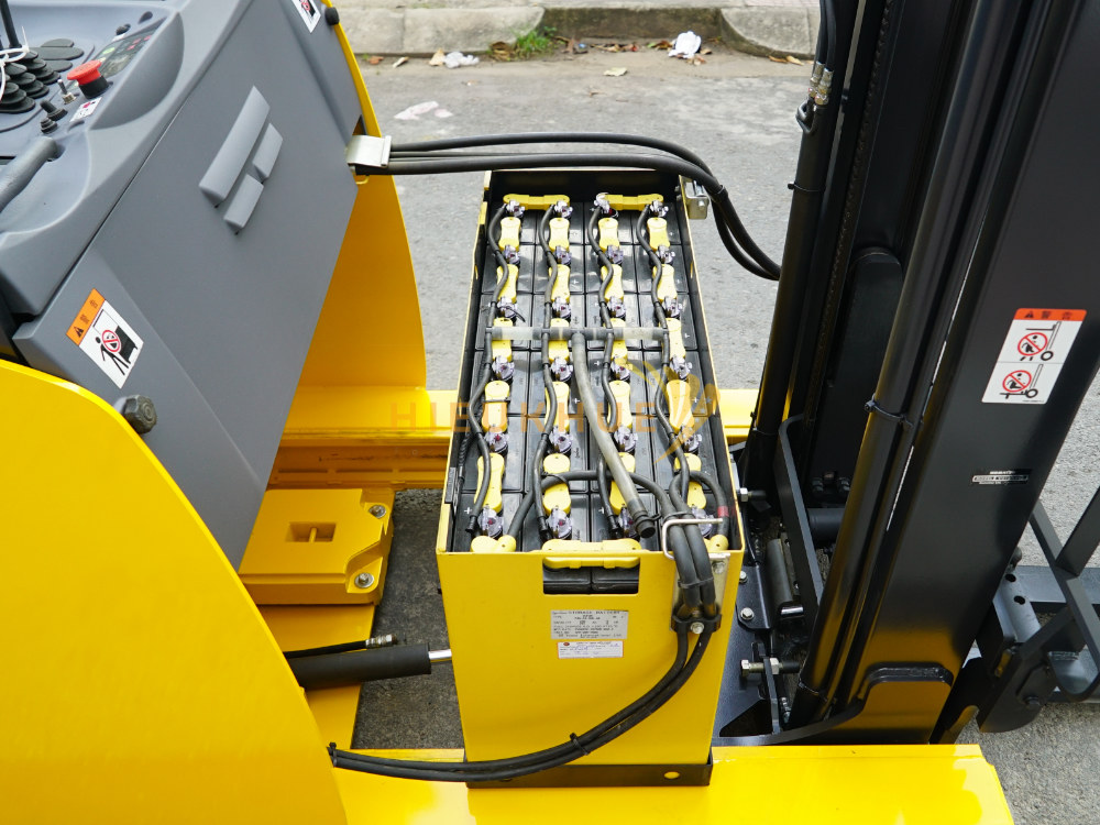 Xe nâng điện đứng lái KOMATSU FB18RL-15
