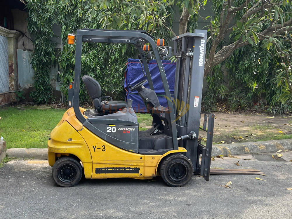 Xe nâng điện ngồi lái KOMATSU FB20A-12 năm 2016, nâng cao 3m