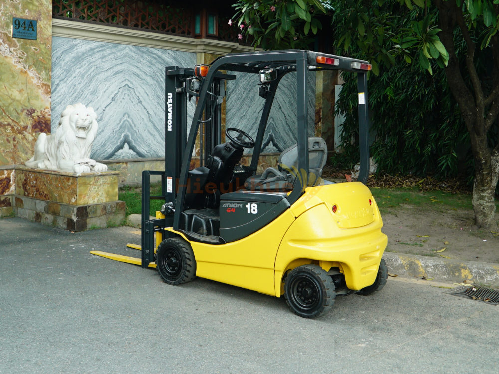 Xe nâng điện ngồi lái KOMATSU FB18-12 năm 2009, nâng cao 3m