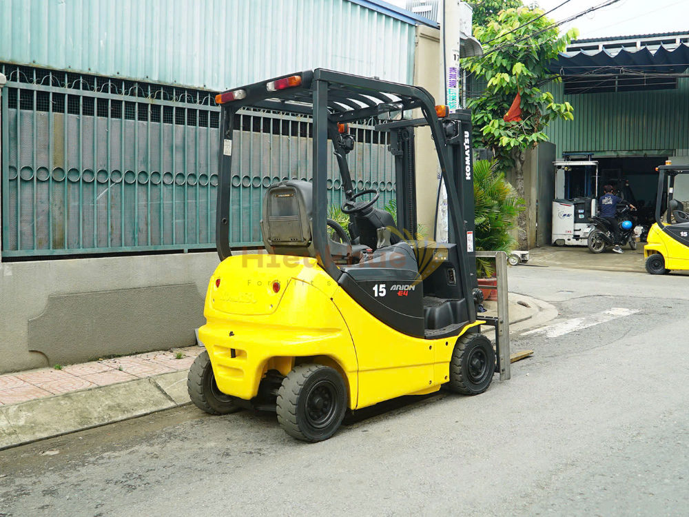 Xe nâng điện ngồi lái KOMATSU FB15-12 năm 2009, nâng cao 3m